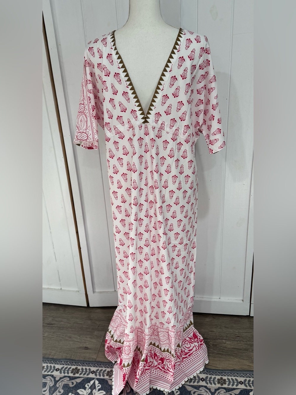 NEW MAXI BOHO DRE:SS White & Deep Pink Printed V-Neck Tassel Maxi Dress